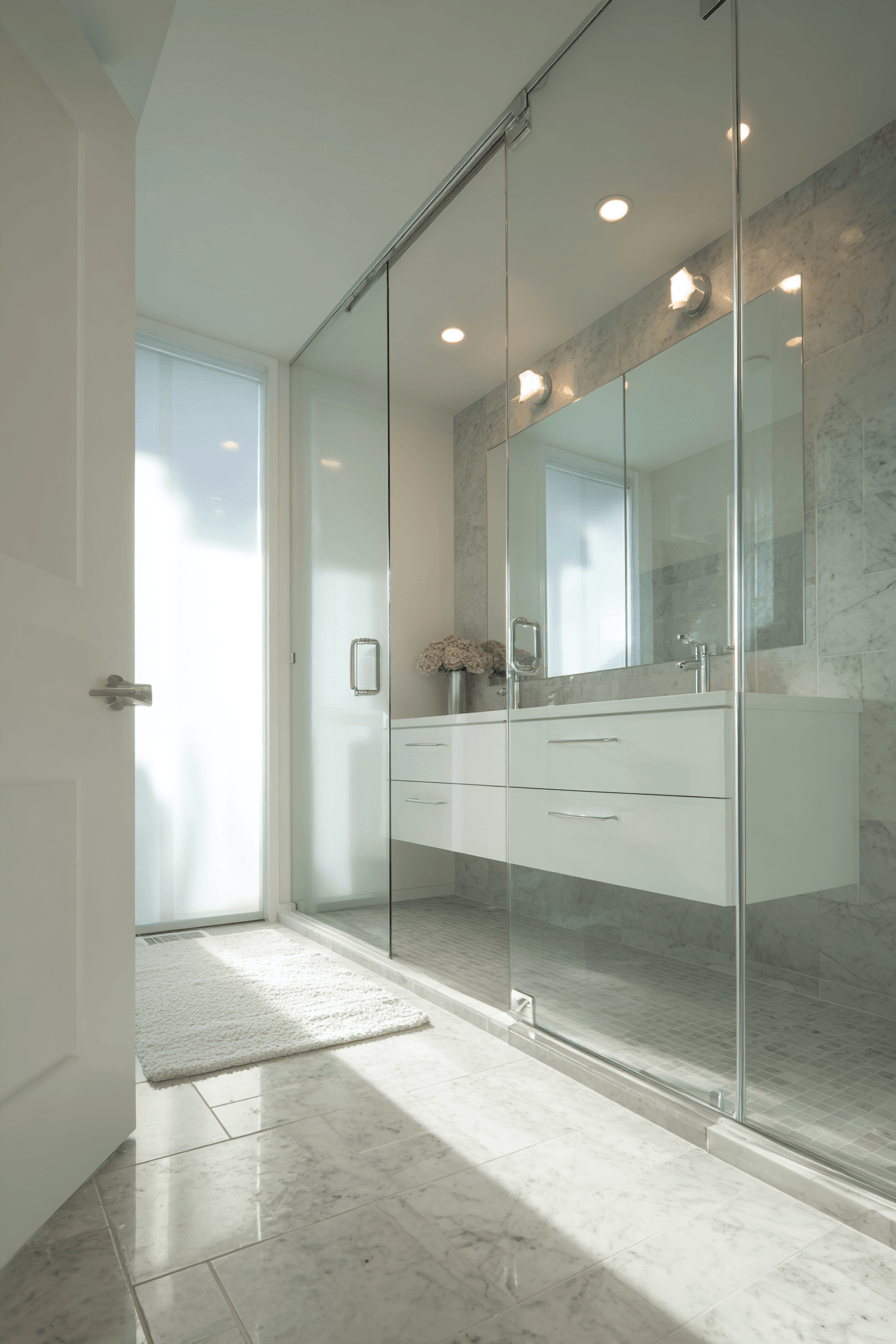 27 Minimalist Bathroom Ideas That Will Make You Want to Declutter Everything 13 minimalist bathroom