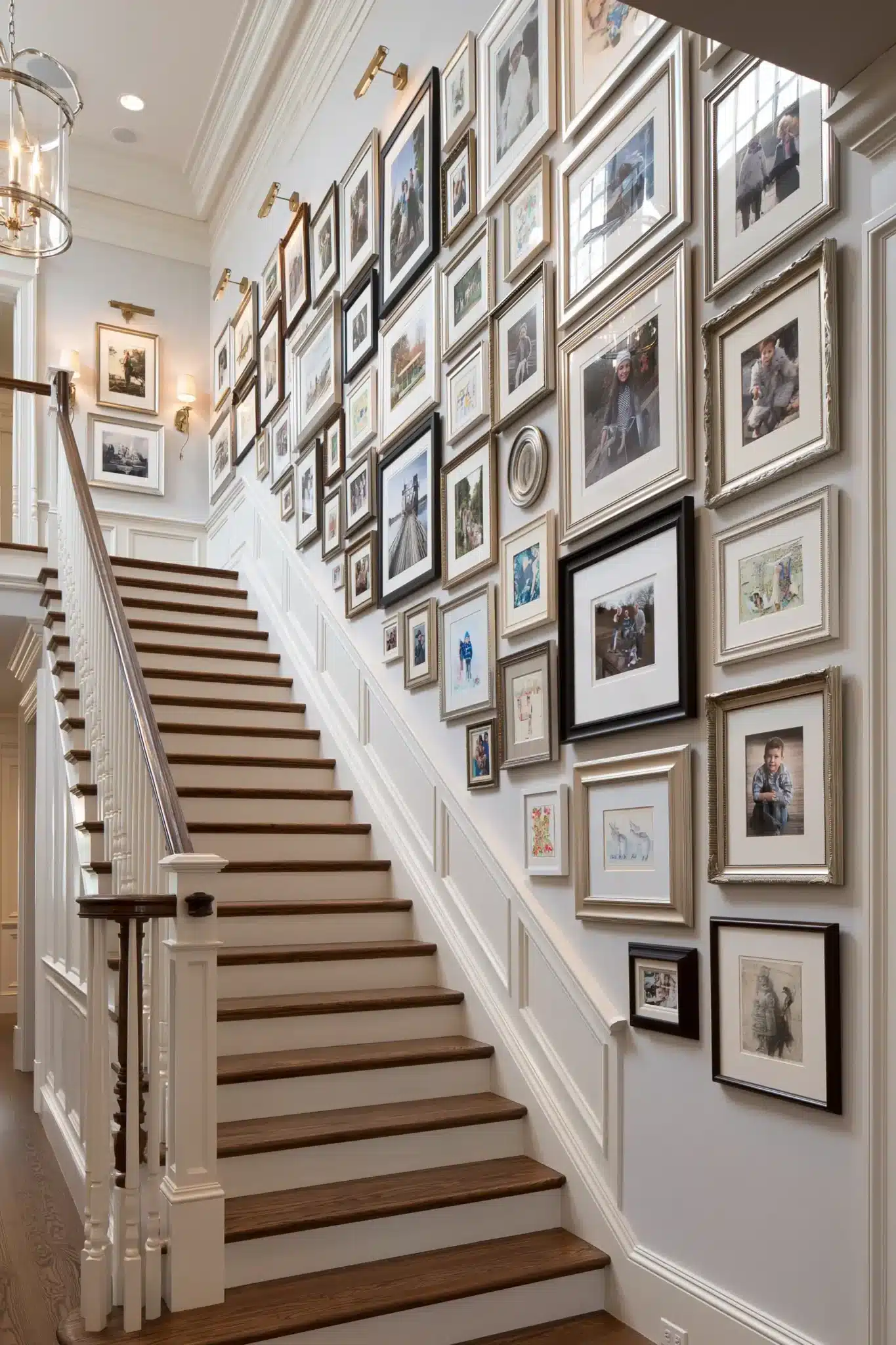 29 Staircase Wall Decor Ideas That Stop the Climb Feeling Bare 28