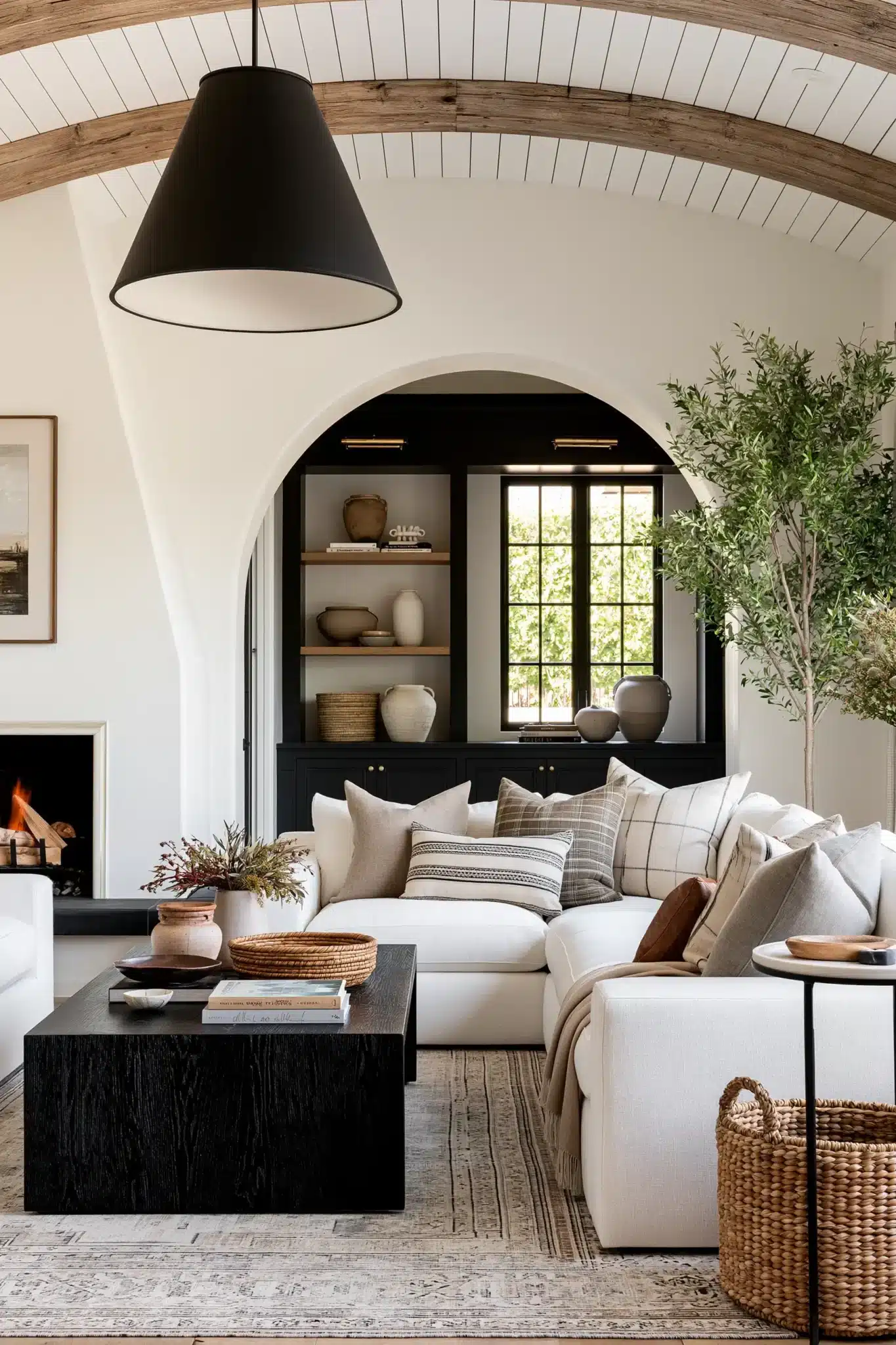 29 Black and White Living Room Decor Ideas with Real Contrast 5