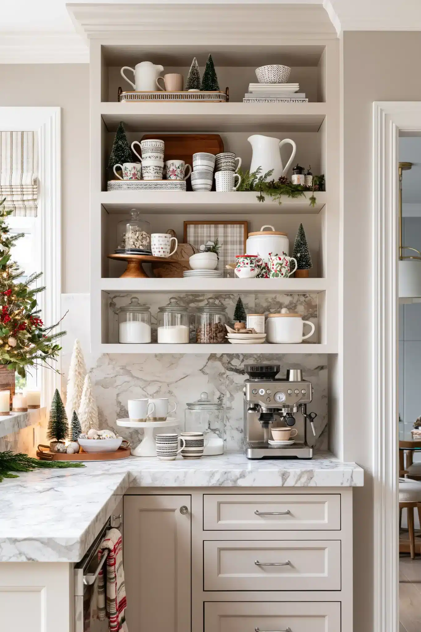 29 Classic Christmas Decor Ideas for a Look That Never Dates 11 classic christmas decor