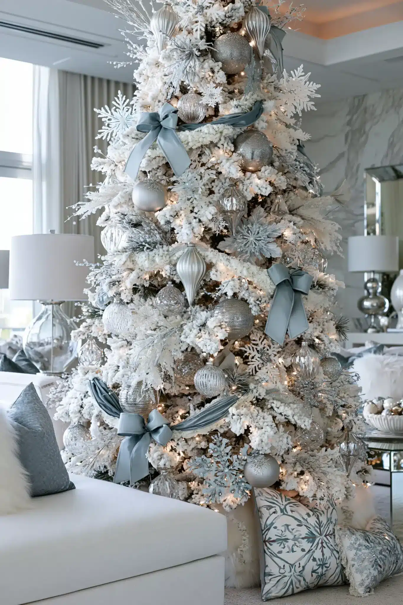 29 Christmas Tree Decor Ideas That Keep the Tree From Looking Busy 3 christmas tree decor ideas